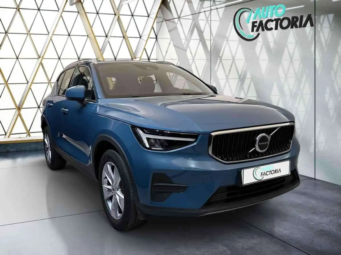 Volvo XC40 -32% T2 129cv BVA +GPS+CAM+LED+HAYON ELEC+Opts Bleu - 2