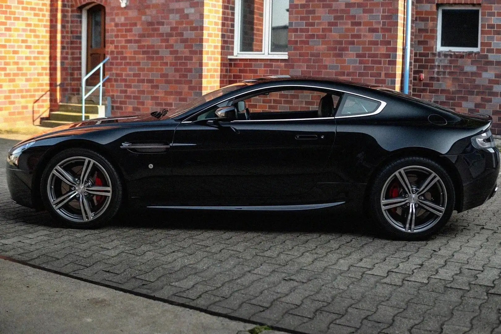 Aston Martin Vantage V8 Vantage N400 Zwart - 2
