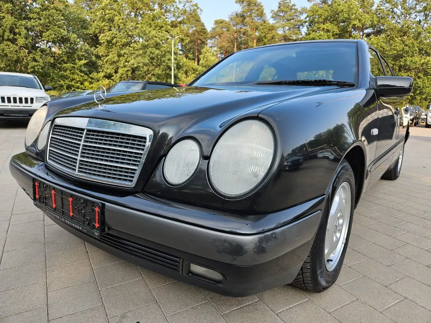 Mercedes-Benz E 200 Fekete - 1