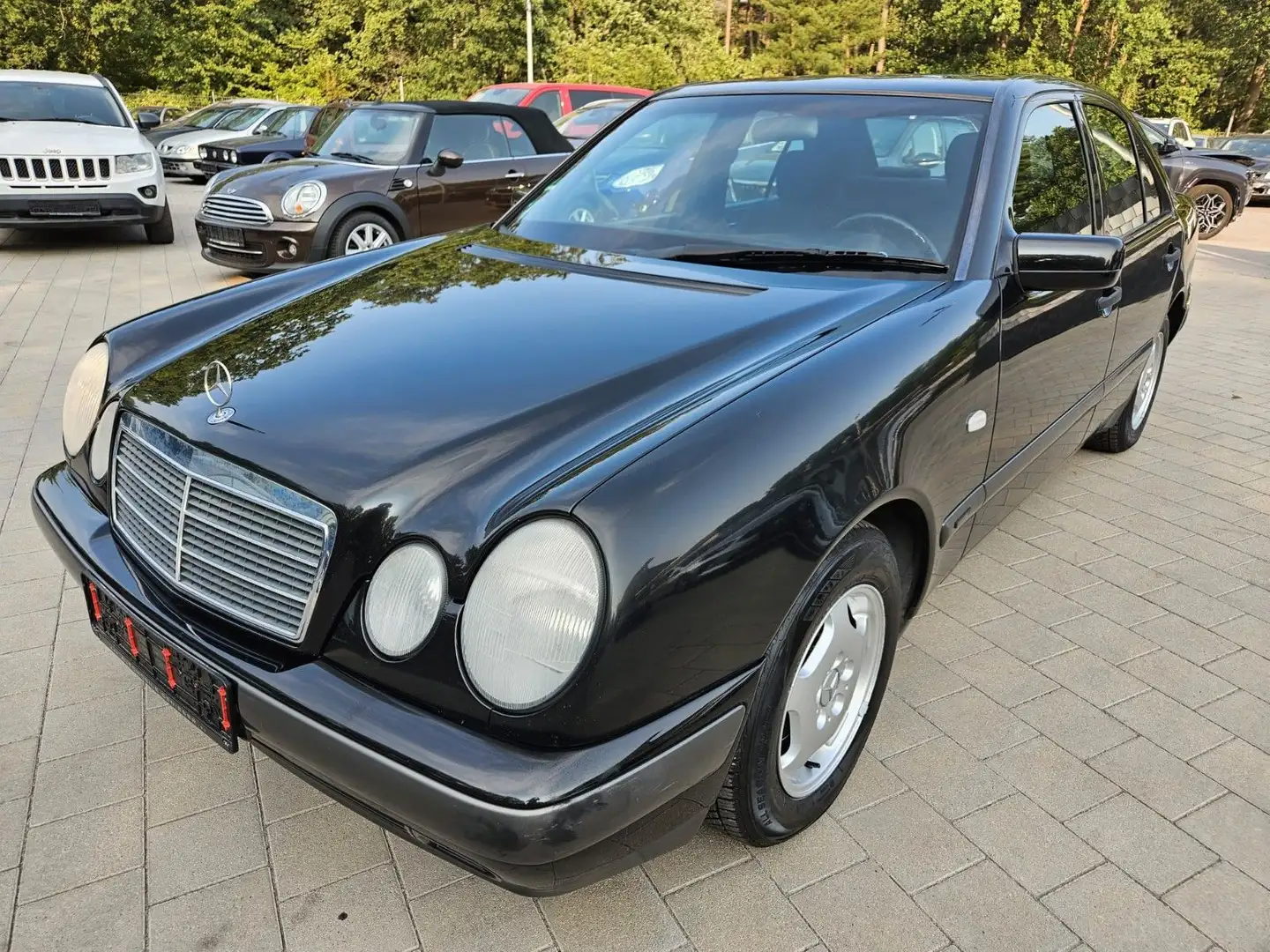 Mercedes-Benz E 200 Fekete - 2
