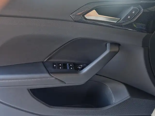 Volkswagen T-Cross view 14