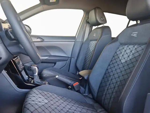 Volkswagen T-Cross view 9