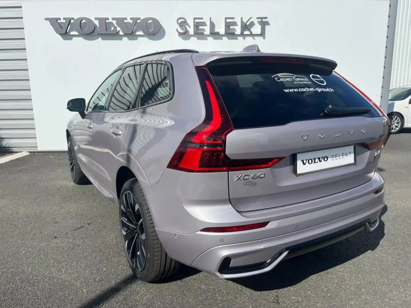 Volvo XC60 T6 Hybride Rechargeable 350ch Ultra Style Dark Geartronic 8 AWD Argent - 2
