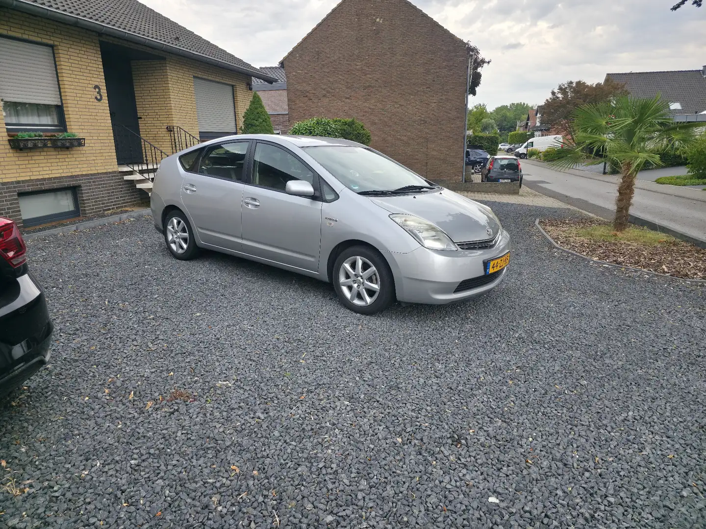 Toyota Prius 1.5 VVT-i Comfort Gris - 1