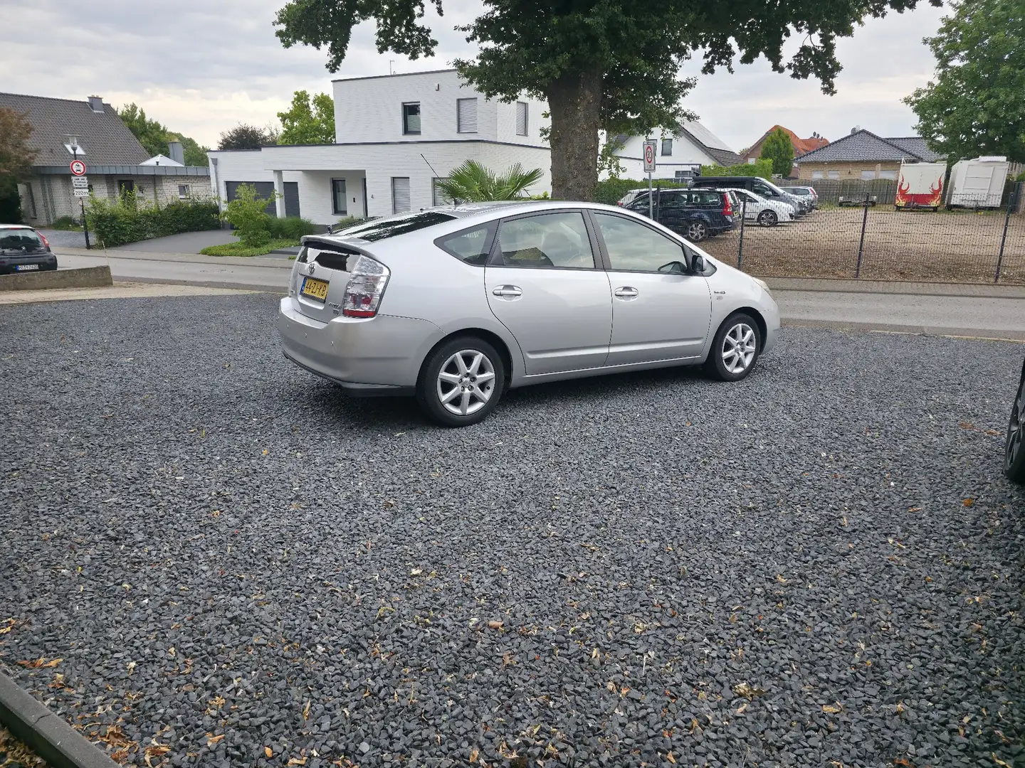 Toyota Prius 1.5 VVT-i Comfort Gris - 2