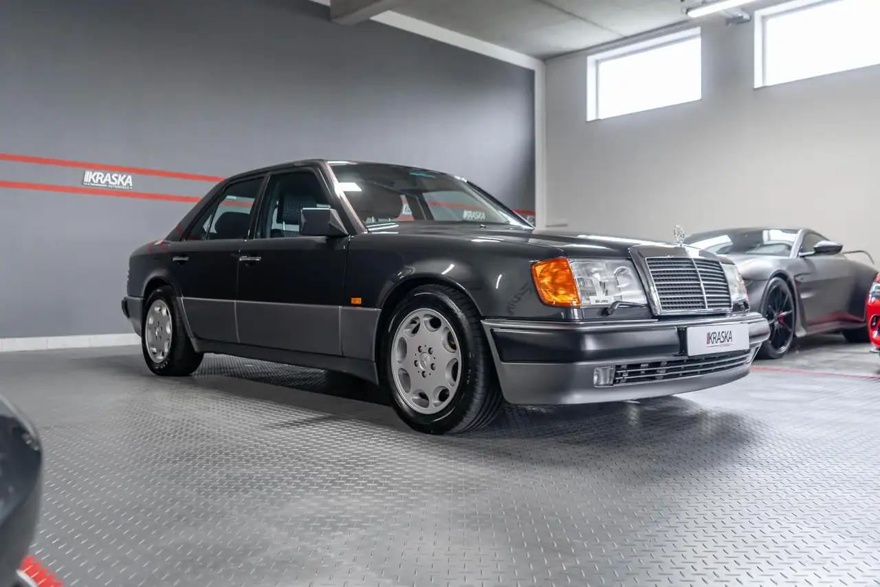 Mercedes-Benz 500 E 5.0 V8 32V SHZ XENON KLIMA METALLIC, foto 6