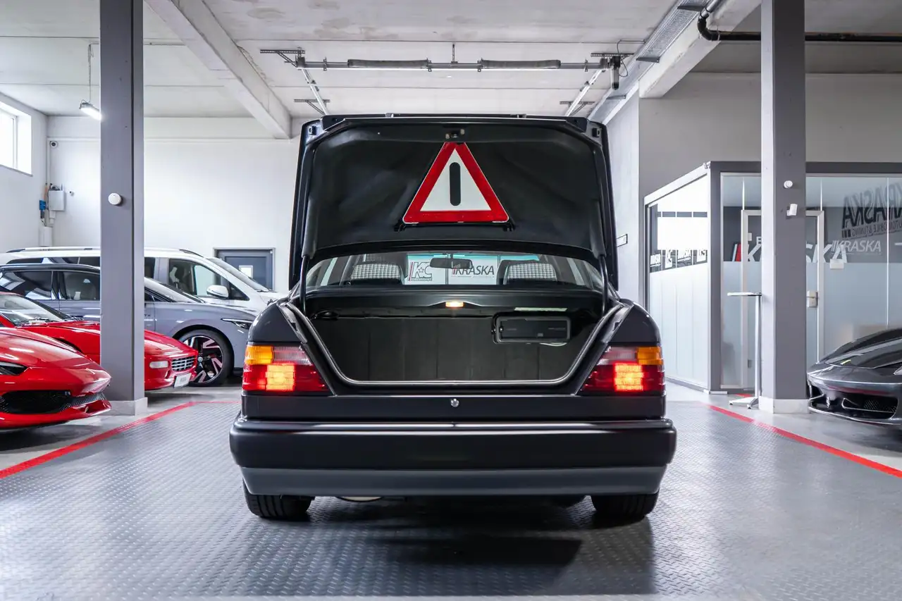 Mercedes-Benz 500 E 5.0 V8 32V SHZ XENON KLIMA METALLIC, foto 10