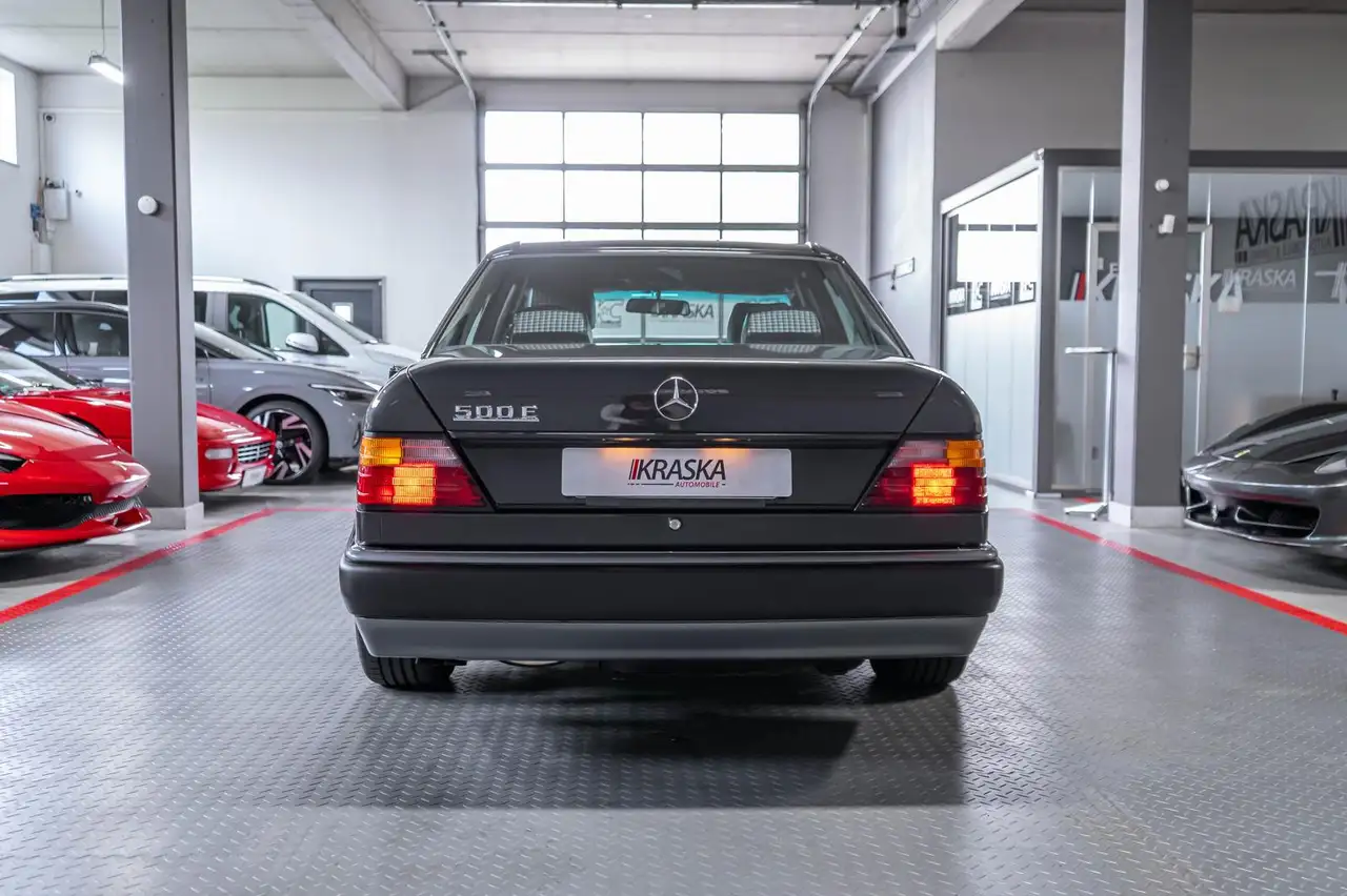 Mercedes-Benz 500 E 5.0 V8 32V SHZ XENON KLIMA METALLIC, foto 9