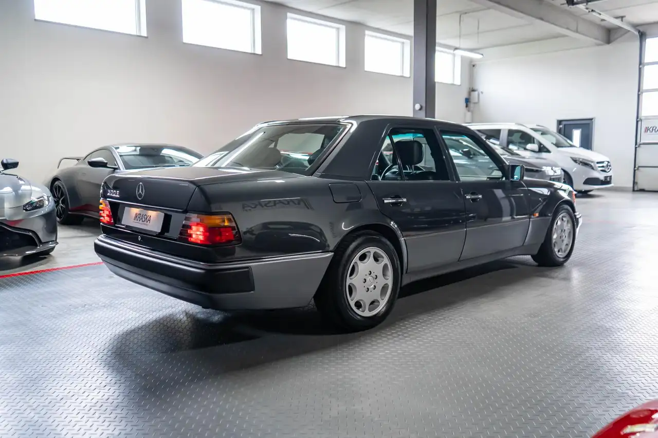 Mercedes-Benz 500 E 5.0 V8 32V SHZ XENON KLIMA METALLIC, foto 8