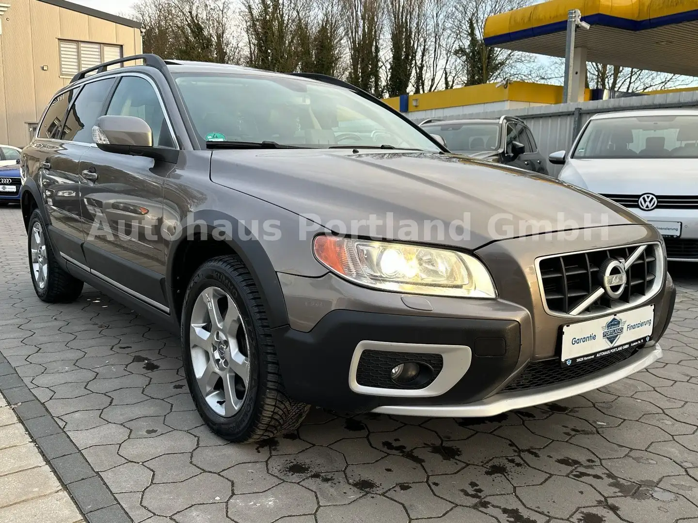 Volvo XC70 Summum AWD 2.4 D5/S-Heft/S-Dach/Luftfahrwer Grau - 2