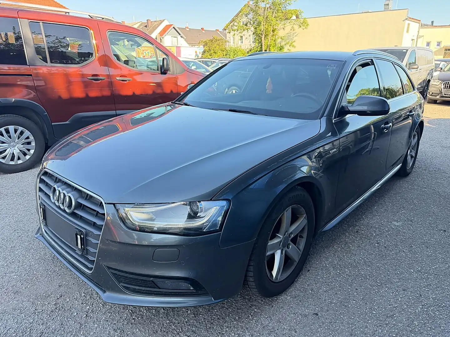 Audi A4 Avant 2,0 TDI S-LINE Grau - 2