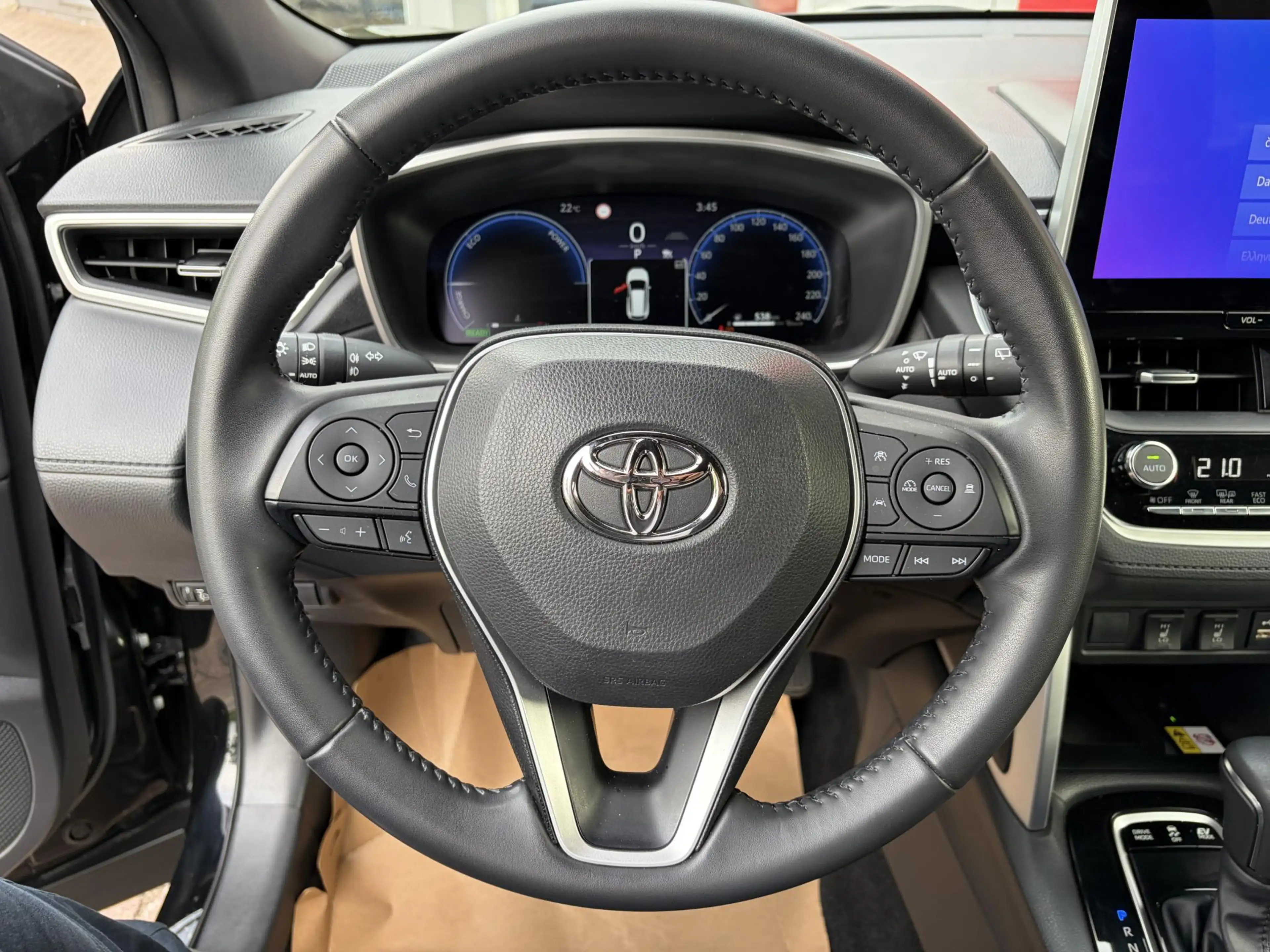Toyota Corolla Cross 2.0 High Power Hybrid First Edition — photo 13