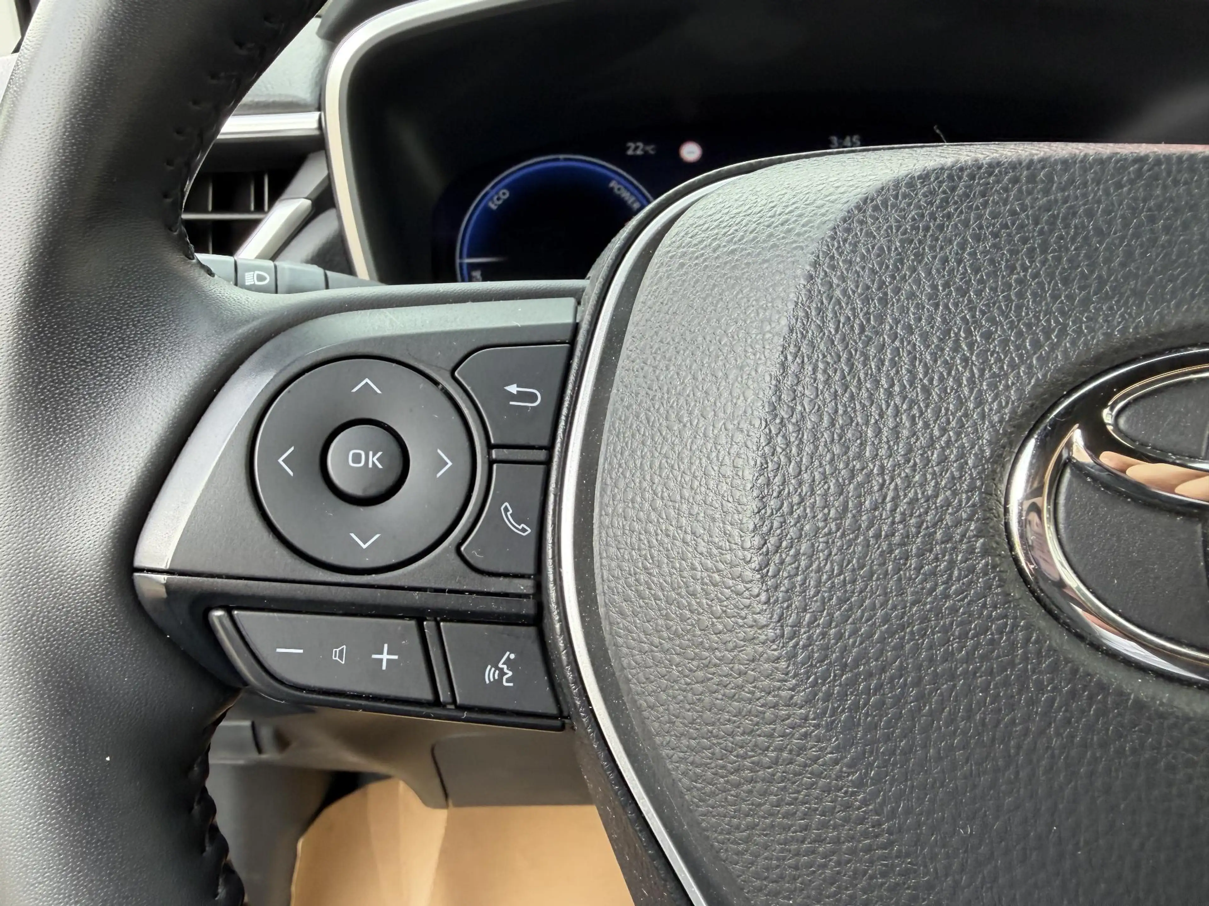 Toyota Corolla Cross 2.0 High Power Hybrid First Edition — photo 14