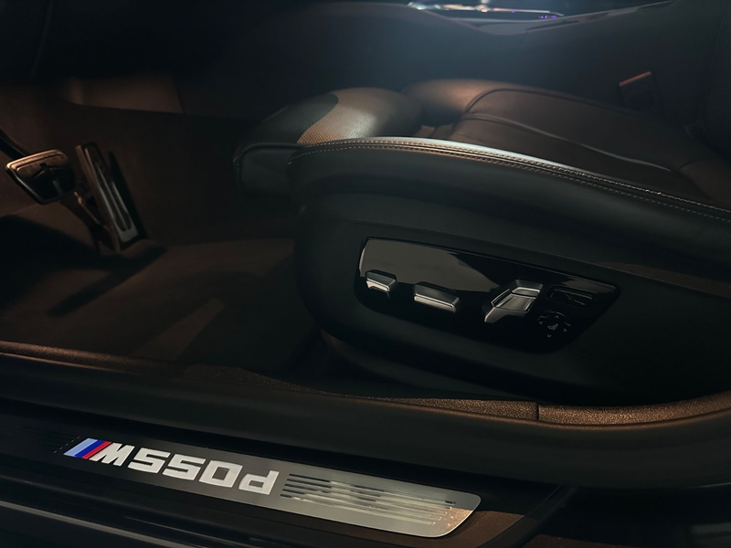 BMW 550 d Touring xDrive 360°/Pano/HuD/Abstandstemp. — photo 12