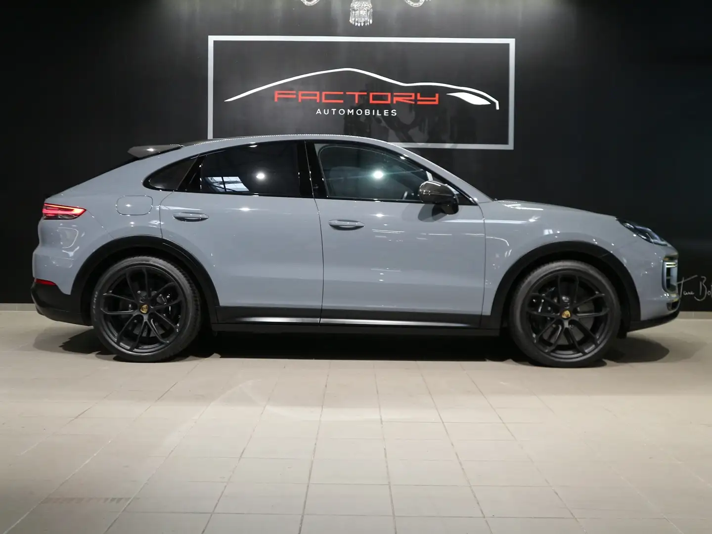 Porsche Cayenne III 4.0 V8 640CH TURBO GT Bleu - 2