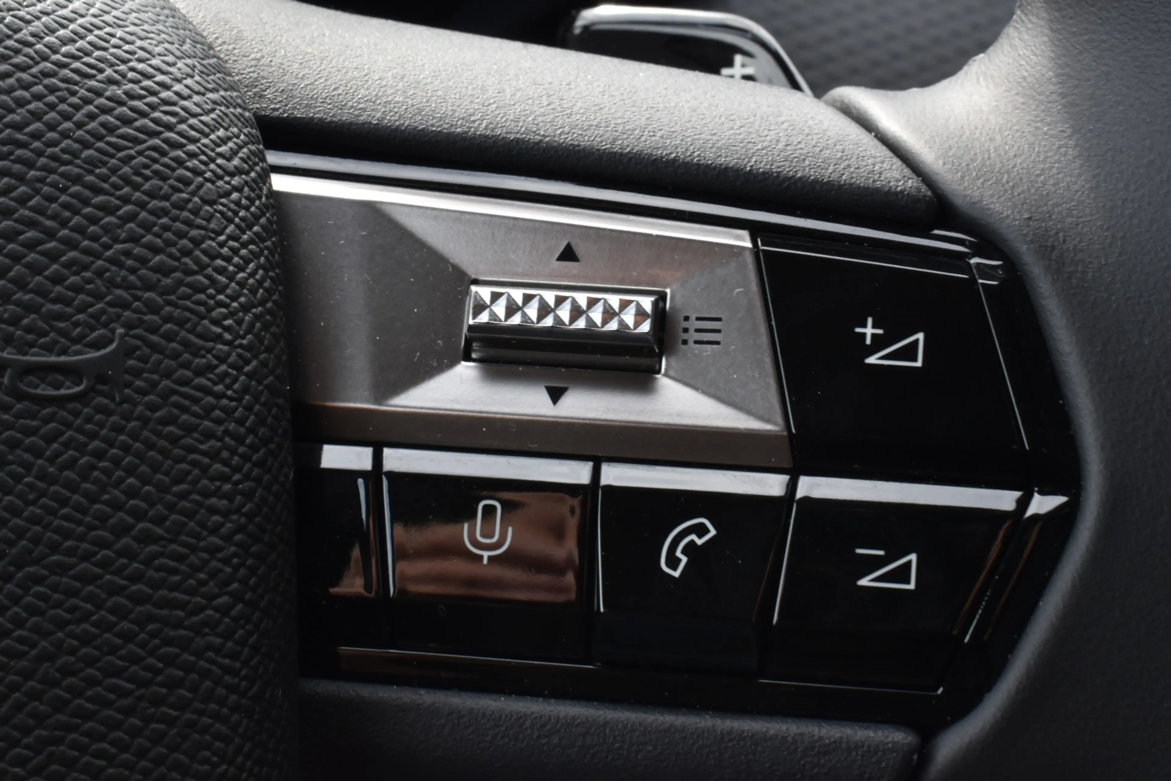 DS Automobiles DS 4 No E-Tense Pallas Comfort Tech Pack 58.3 kWh 8 Jaa — photo 15