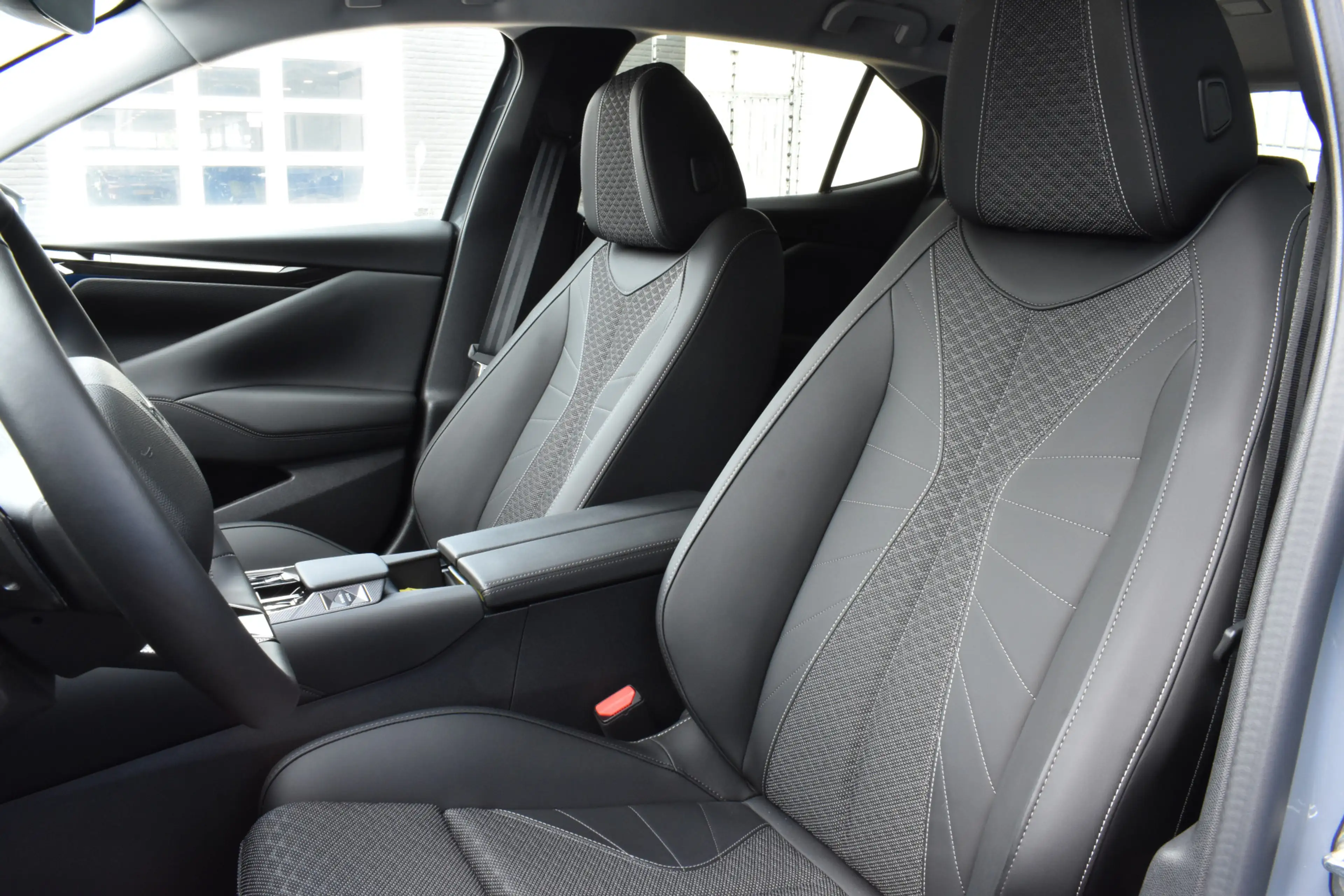 DS Automobiles DS 4 No E-Tense Pallas Comfort Tech Pack 58.3 kWh 8 Jaa — photo 2