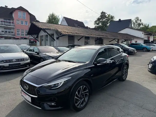 Infiniti Q30 2.2 d AWD City Black Edition