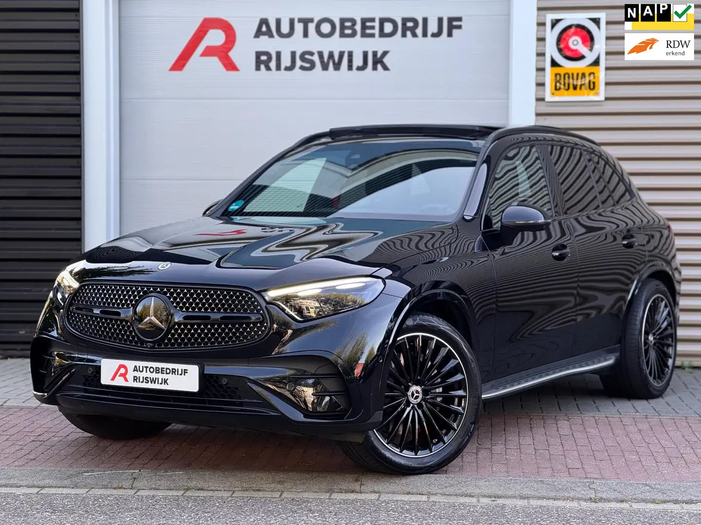Mercedes-Benz GLC 400 400e 4MATIC AMG Burmester/Luchtvering/360/Pano Noir - 1