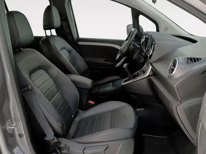 Mercedes-Benz Clase C 2023, foto 12