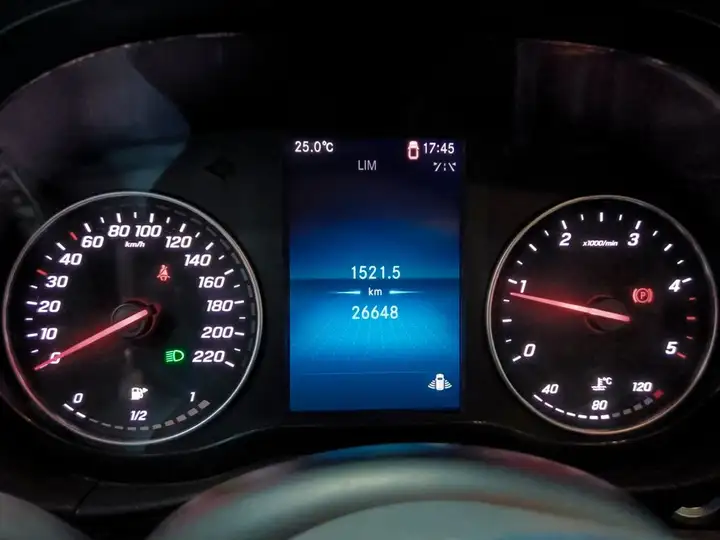 Mercedes-Benz Clase C 2023, foto 15