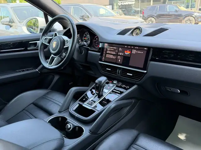Porsche Cayenne view 5