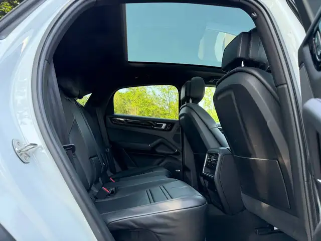 Porsche Cayenne view 6