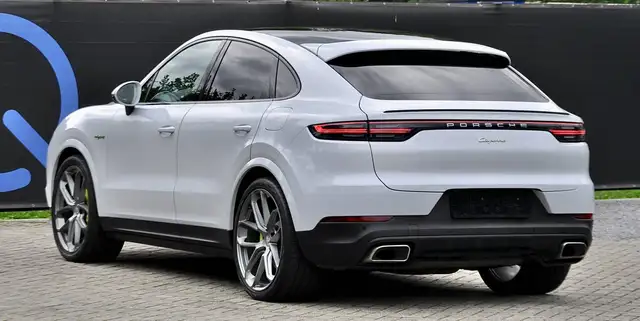 Porsche Cayenne view 3