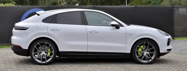 Porsche Cayenne view 2
