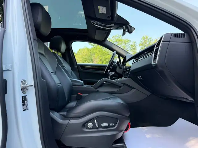 Porsche Cayenne view 7