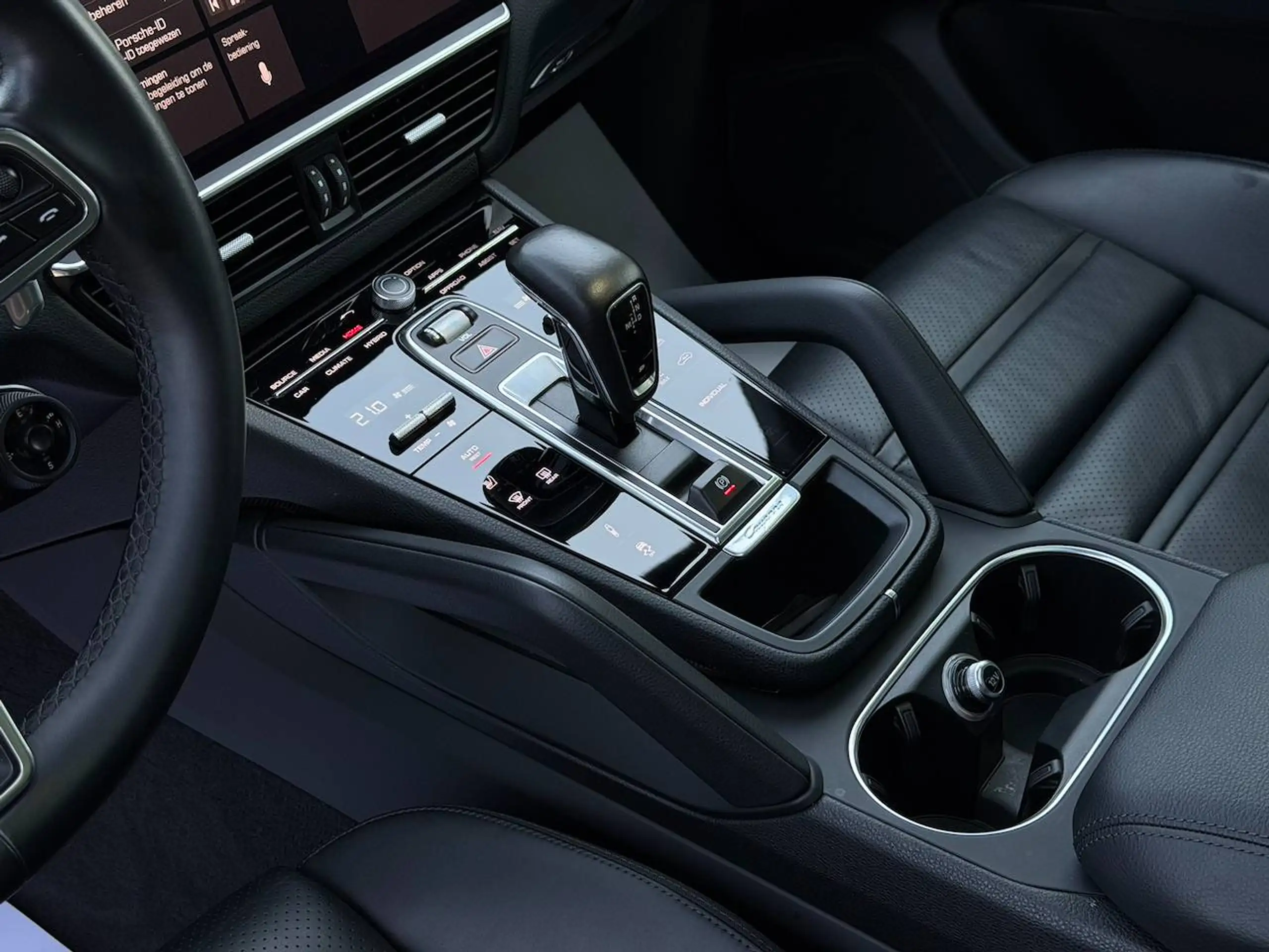 Porsche Cayenne COUPE PHEV PANO BOSE SPORT CHRONO 360° CAM — 8/22