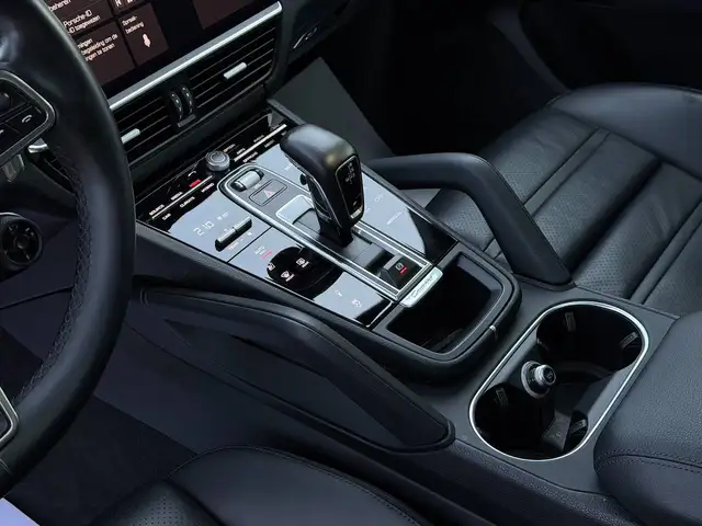 Porsche Cayenne view 8