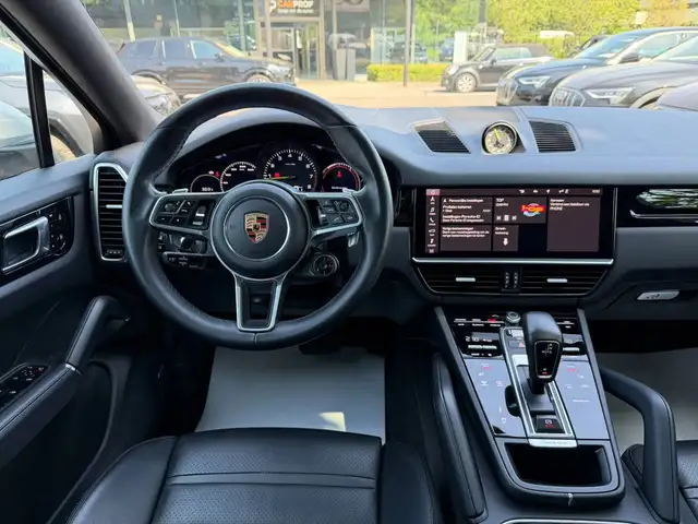 Porsche Cayenne view 10