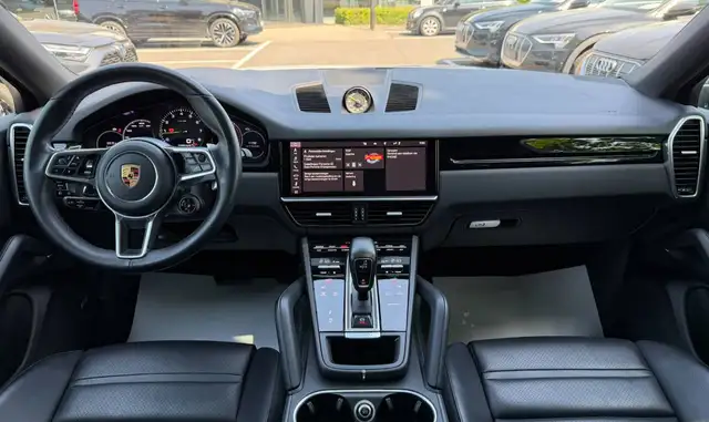 Porsche Cayenne view 9
