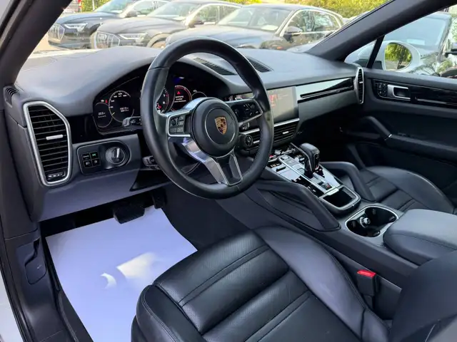 Porsche Cayenne view 4