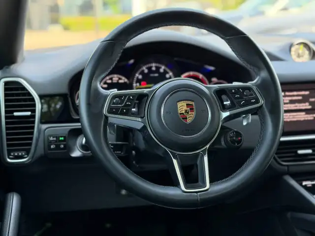 Porsche Cayenne view 11