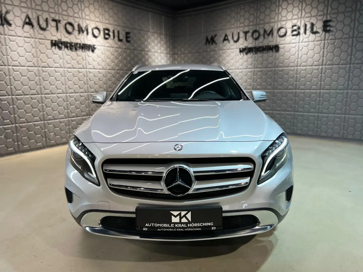 Mercedes-Benz GLA 200 CDI/d*RFK*LEDER*BI-XENON*SITZHEIZUNG*NAVI*AMBIENTE Grau - 2