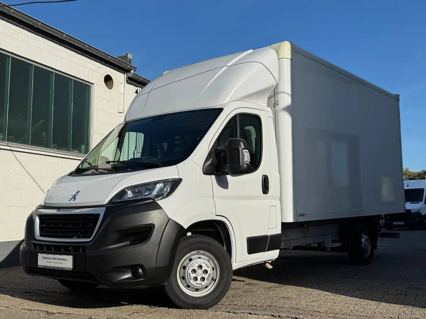 Peugeot Boxer *2.2 BlueHDi 140 *Junge Koffer*LBW 750kg* Weiß - 1