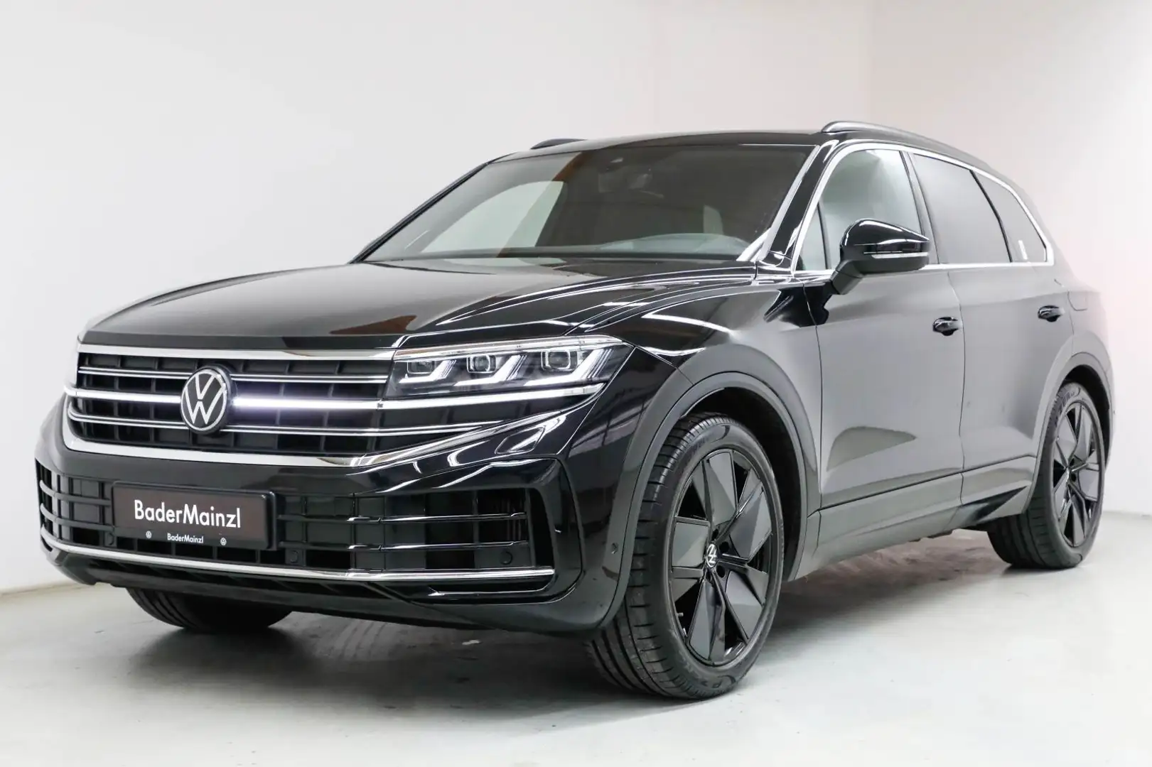 Volkswagen Touareg 3.0 eHybrid 4M Elegance Pano AHK Matrix Schwarz - 2