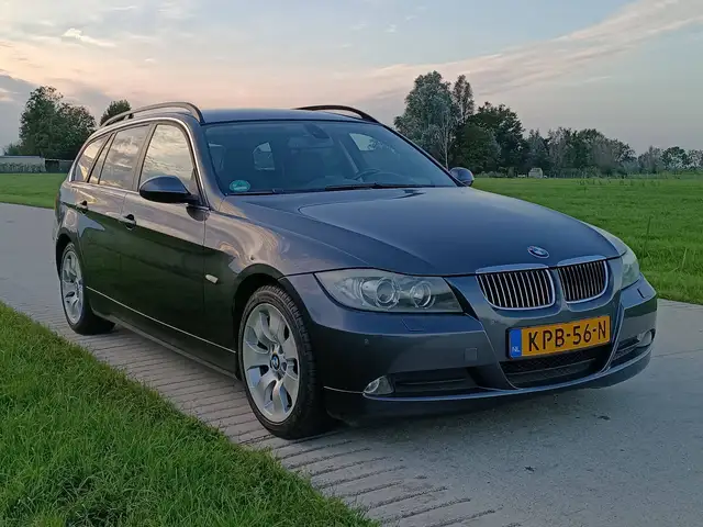 BMW 325 Touring High Executive