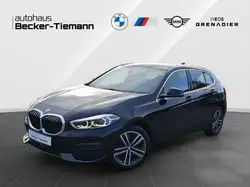 Bmw 118 i LivePro/CarPlay/Panorama/LED/Tempomat/PDC/DAB