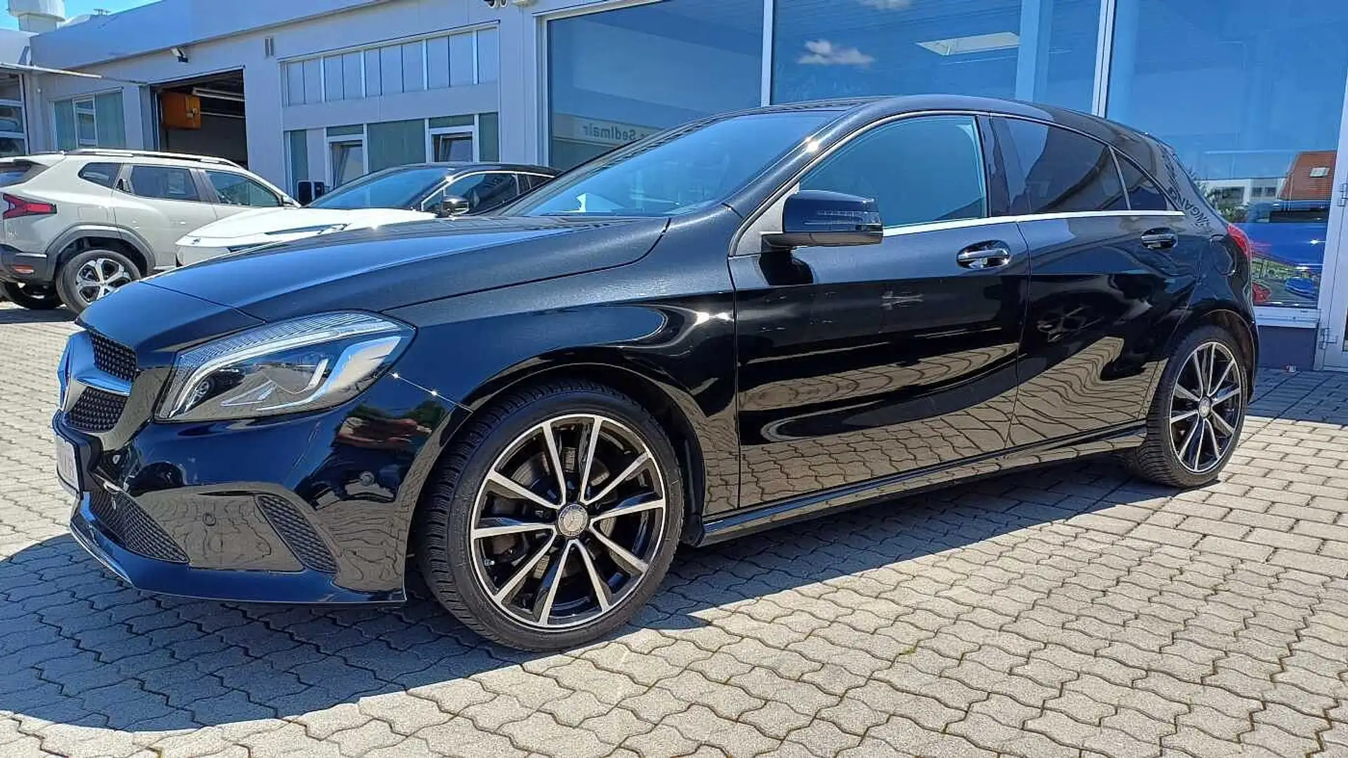Mercedes-Benz A 250 Schwarz - 2
