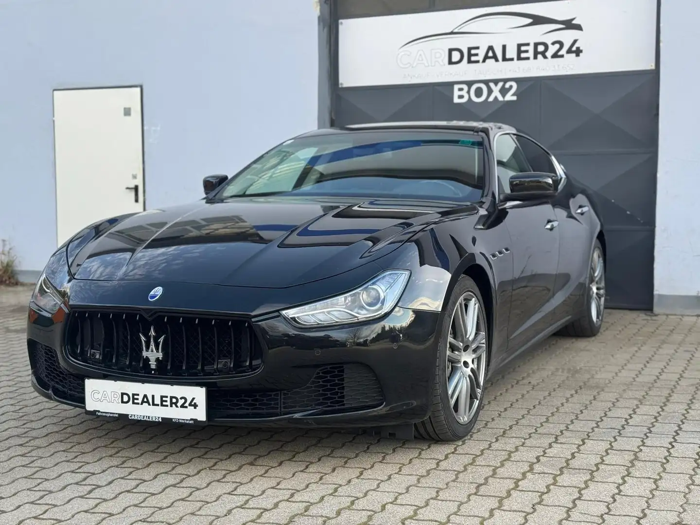 Maserati Ghibli Basis Schwarz - 2