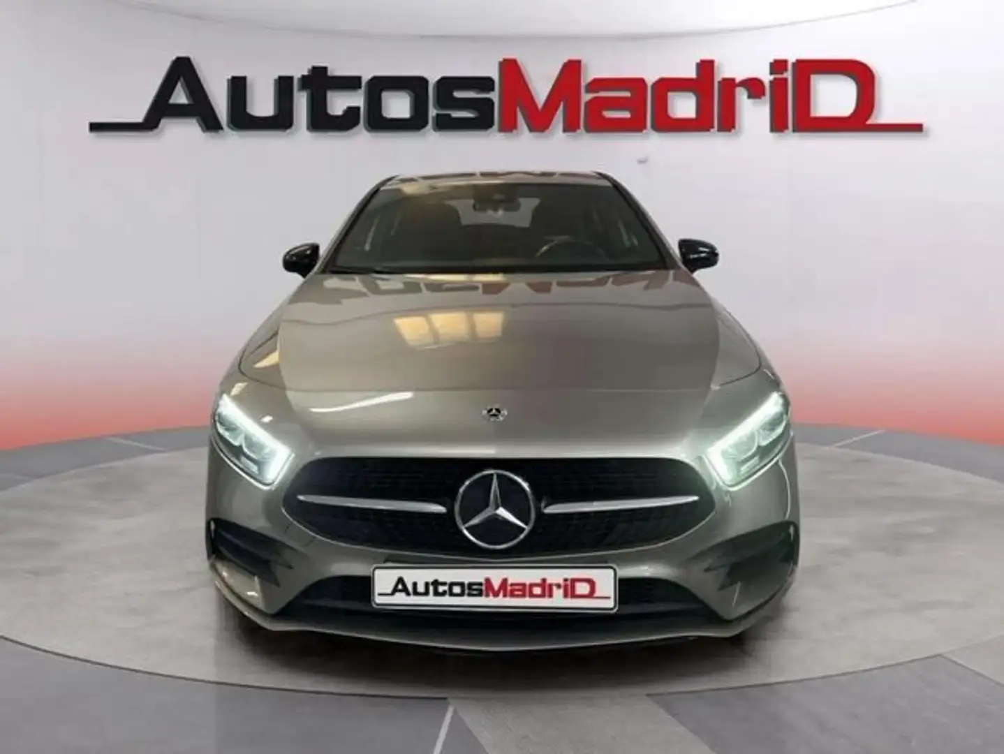 Mercedes-Benz A 180 d Plateado - 2