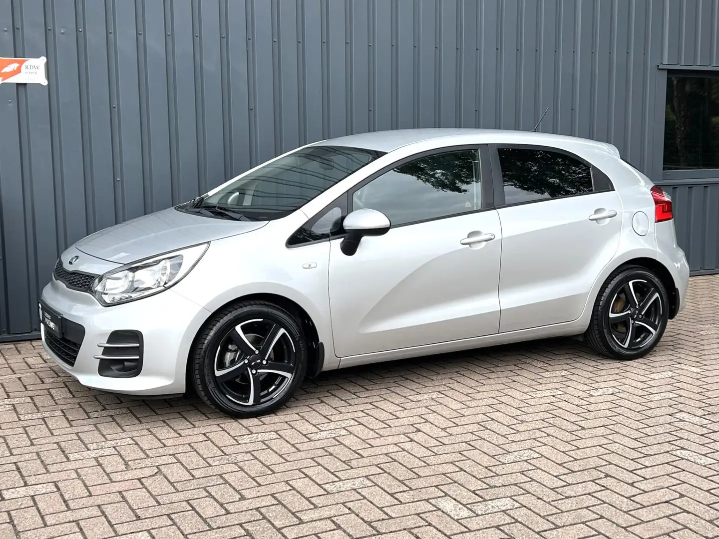 Kia Rio 1.0 TGDI DynamicLine AIRCO!/NIEUWE APK!/ONDERHOUDE Zilver - 1