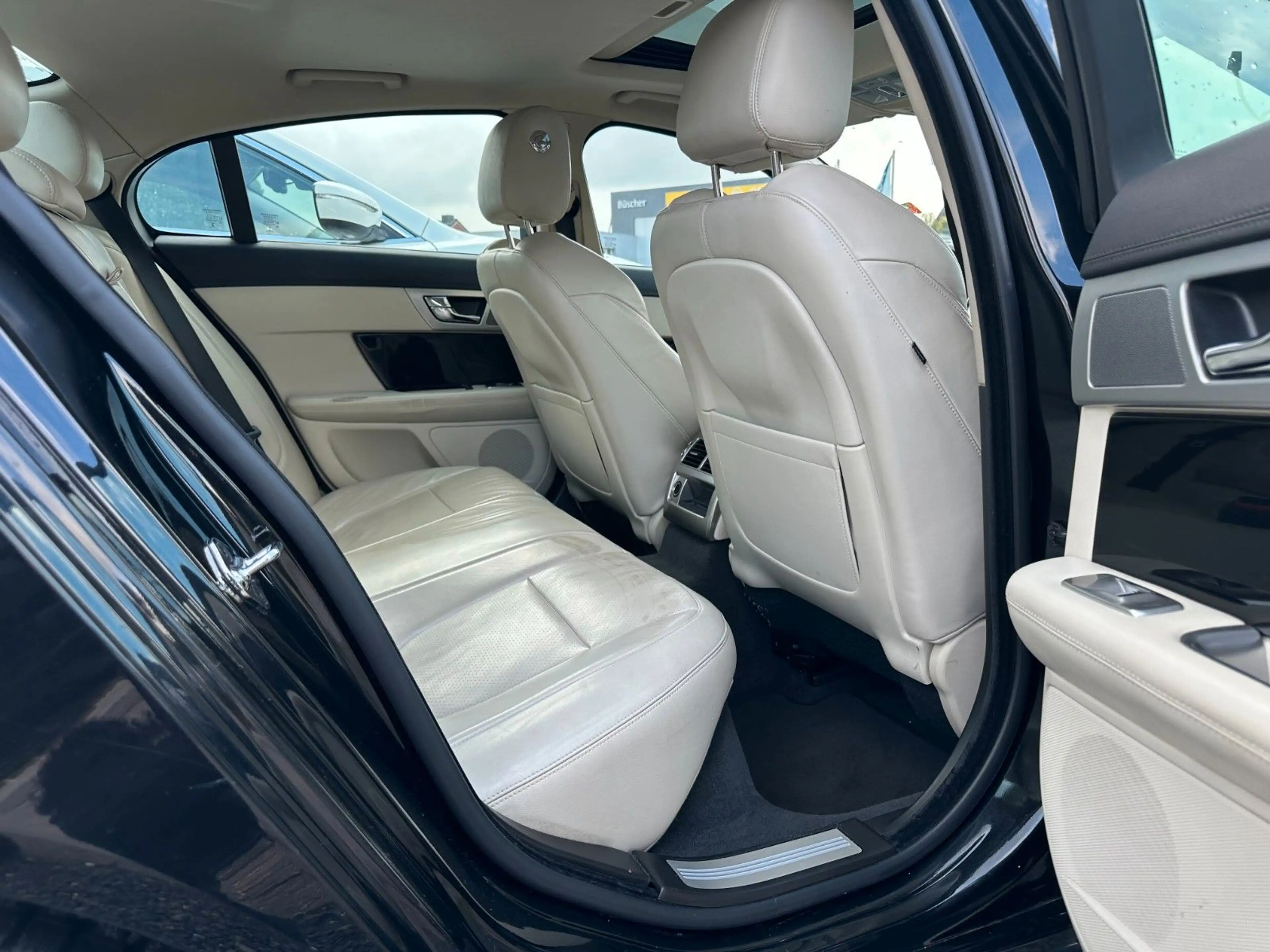 Jaguar XF 3.0 L V6 Diesel S — photo 6