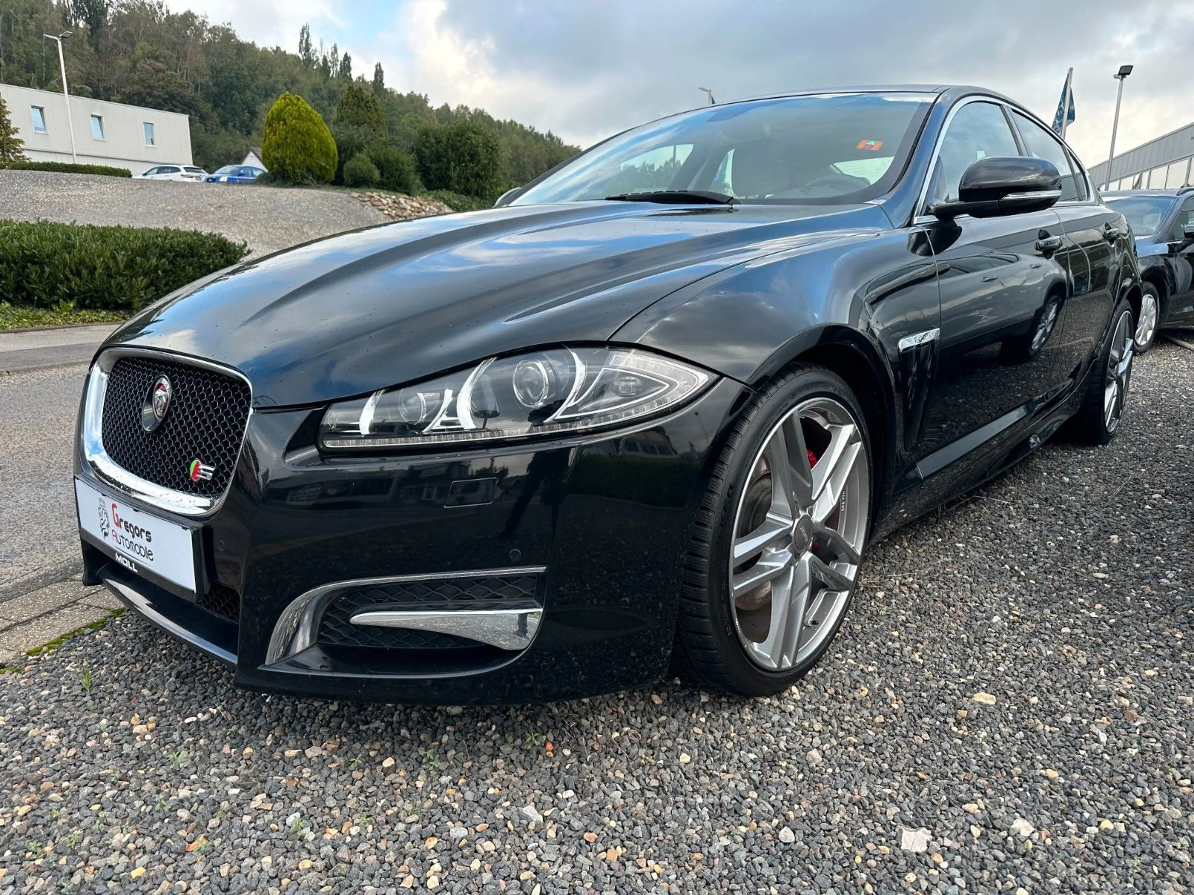 Jaguar XF 3.0 L V6 Diesel S — photo 2