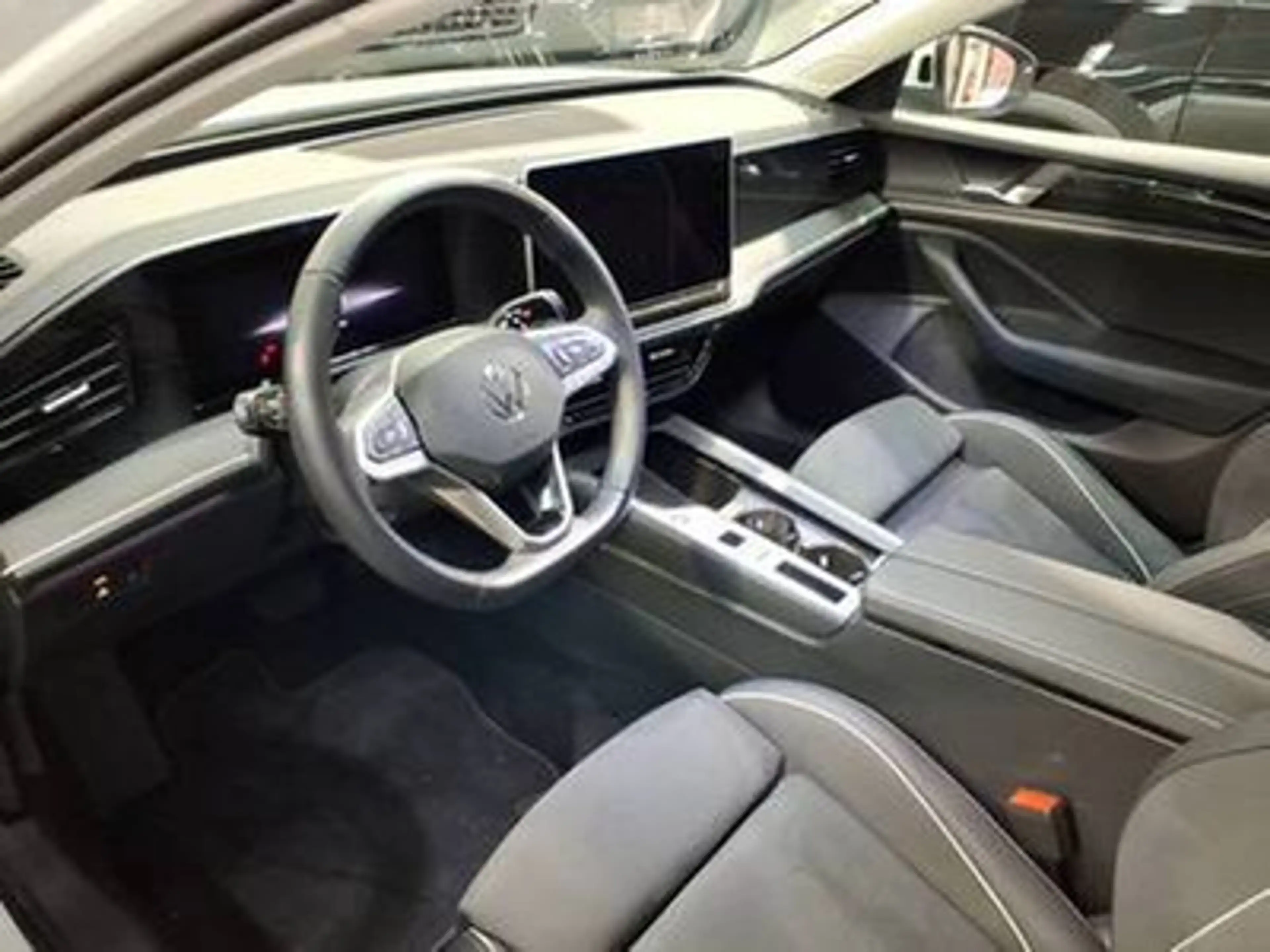 Volkswagen Passat Variant 1.5 eTSI DSG BUSINESS NAVI AHK AREAVIEW LED GJ-... — photo 3