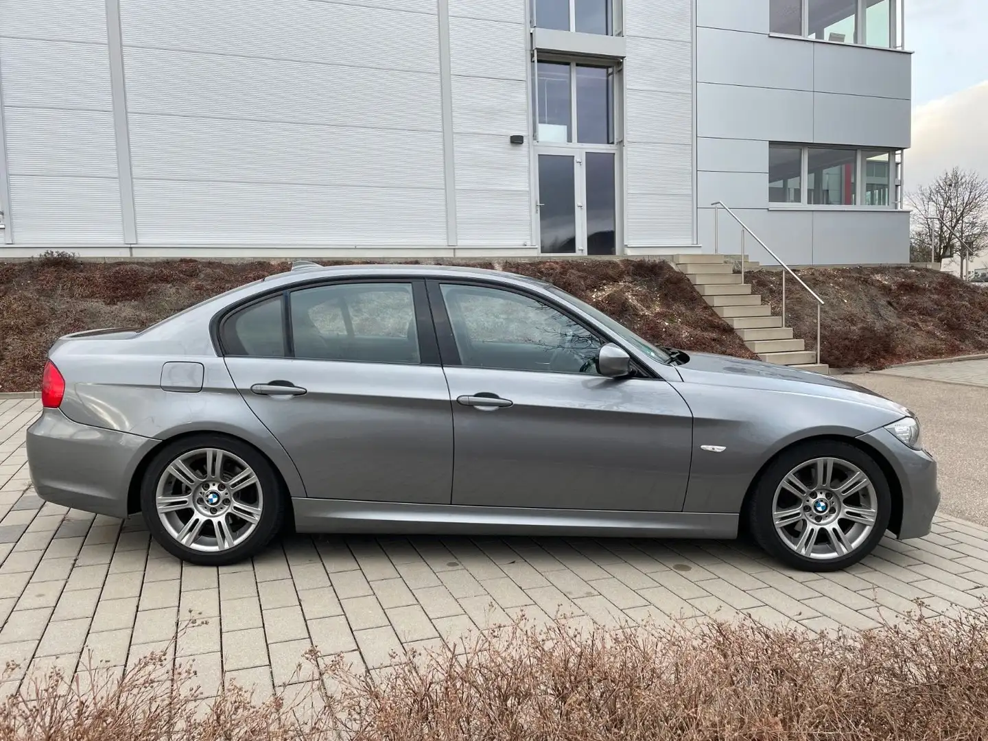 BMW 320 320d DPF M-Paket Grigio - 2