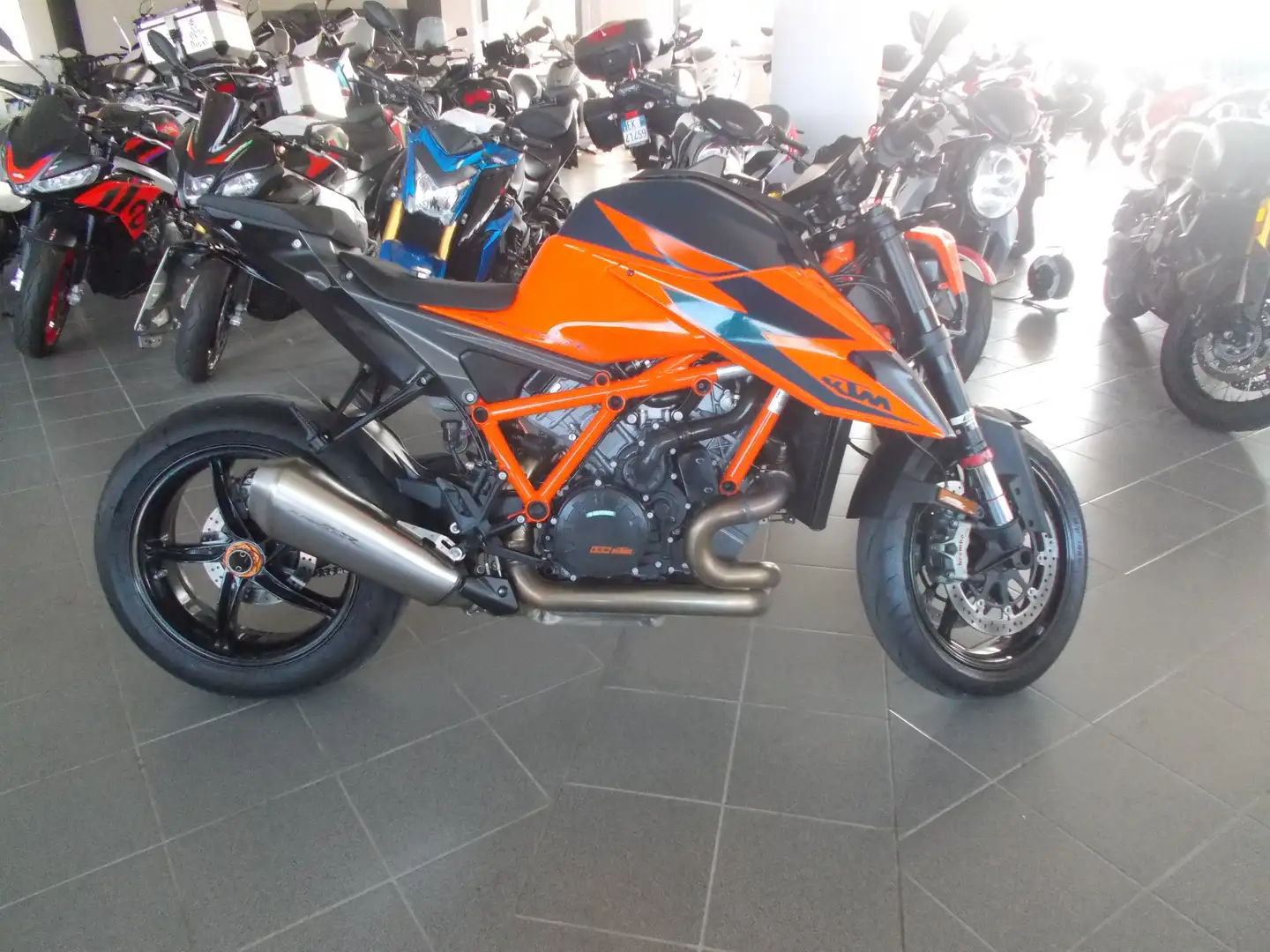 KTM 1290 Super Duke R Arancione - 2
